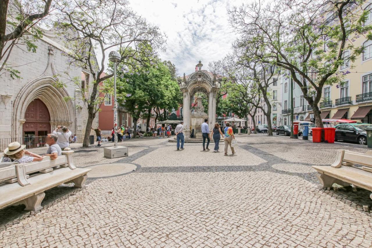 Golden Cage Chiado - Charm Historic And Cozy Daire Lisboa Dış mekan fotoğraf