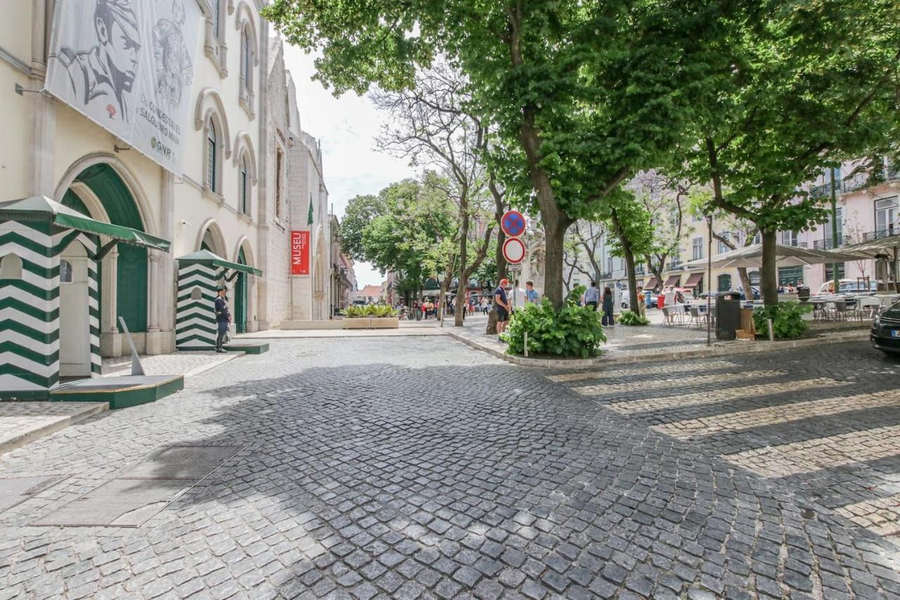 Golden Cage Chiado - Charm Historic And Cozy Daire Lisboa Dış mekan fotoğraf