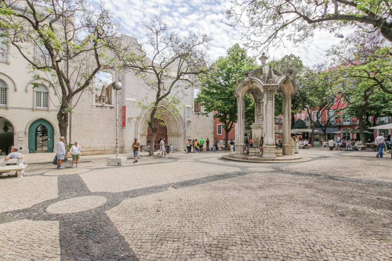 Golden Cage Chiado - Charm Historic And Cozy Daire Lisboa Dış mekan fotoğraf